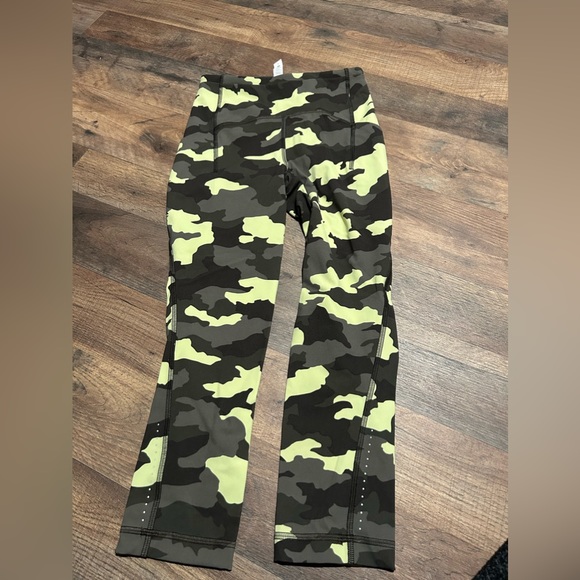 Lululemon Run Swift Speed with pockets 21” Green/Olive Camo Size 2 - Picture 3 of 3